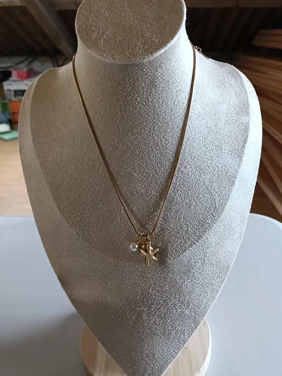Collar Brisa Marina con estrella, concha y perla — detalle 2