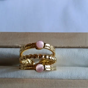 Anillo Triple con piedras rosas