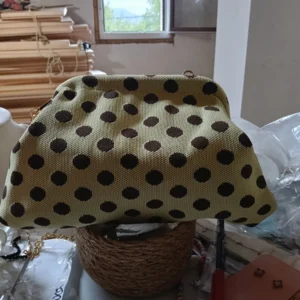 Bolso Clutch de Lunares en Amarillo