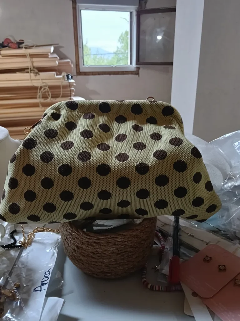 Bolso Clutch de Lunares en Amarillo