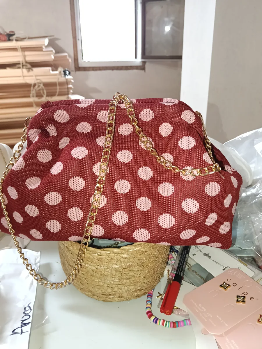 Bolso Clutch de Lunares en Granate