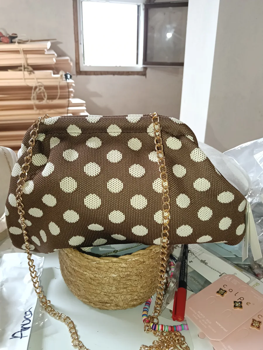 Bolso Clutch de Lunares en Marrón