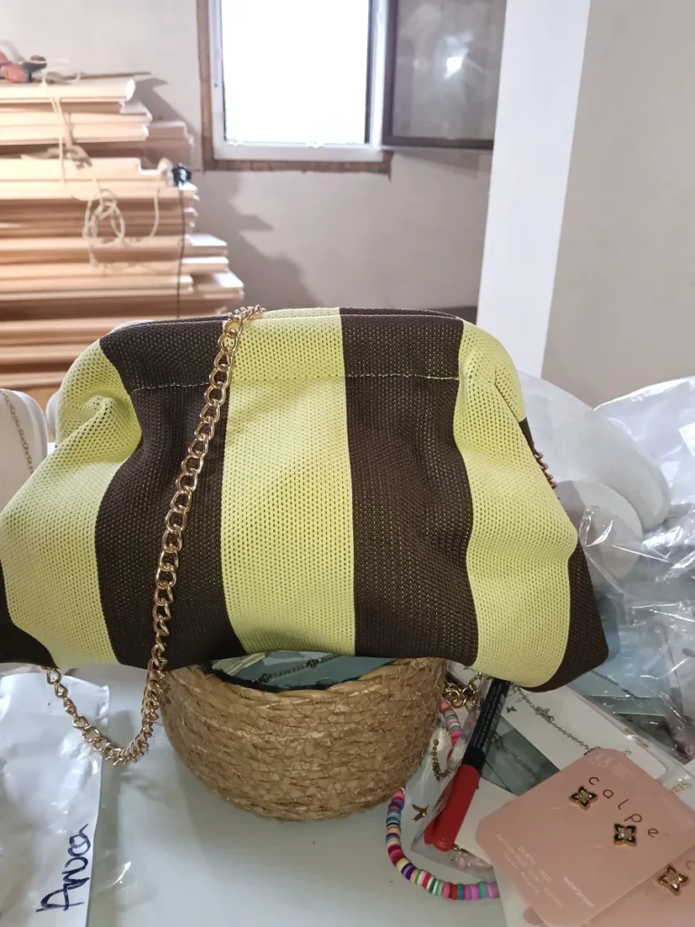 Bolso Clutch de Rayas en Amarillo y marrón