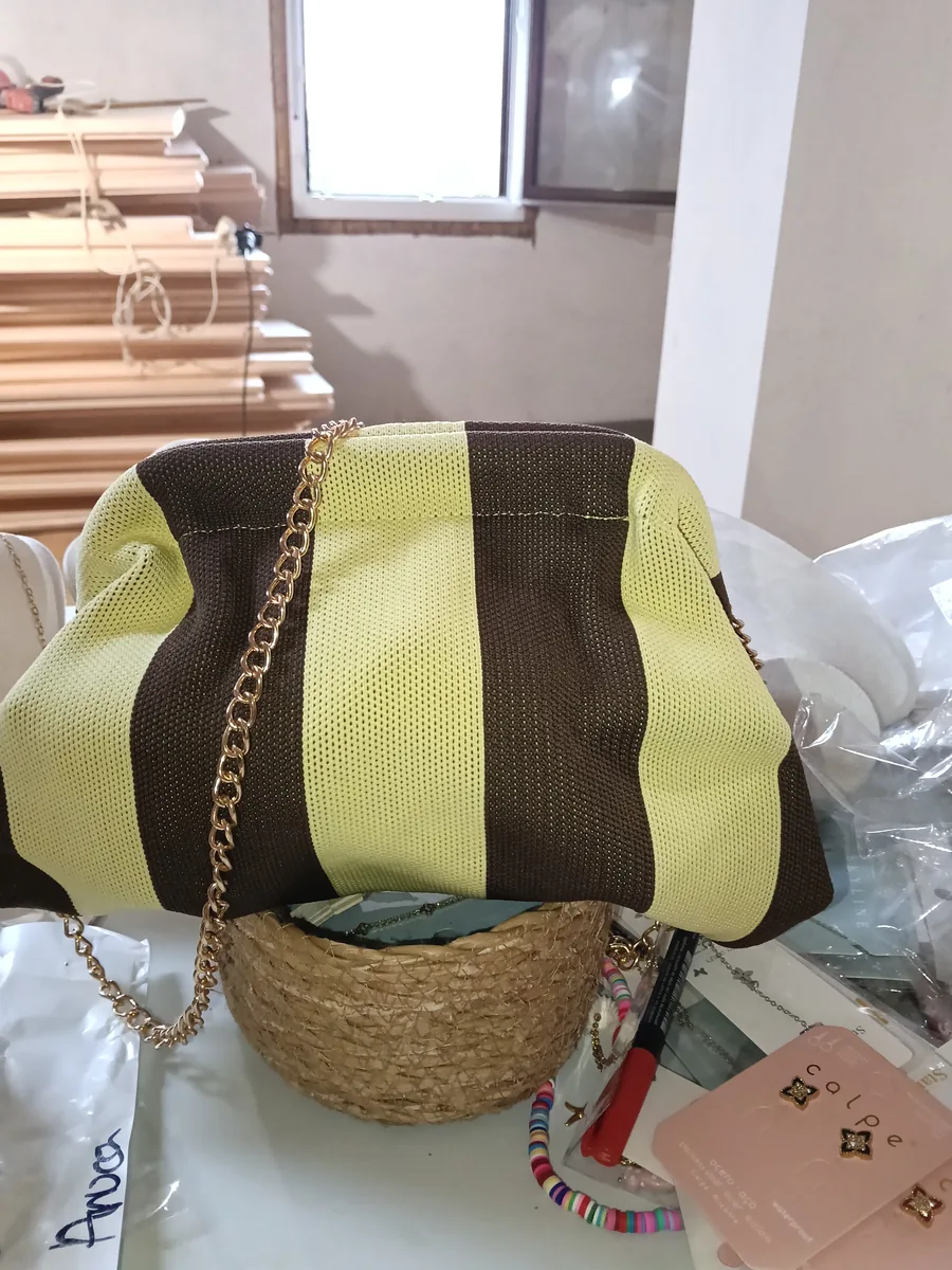 Bolso Clutch de Rayas en Amarillo y marrón