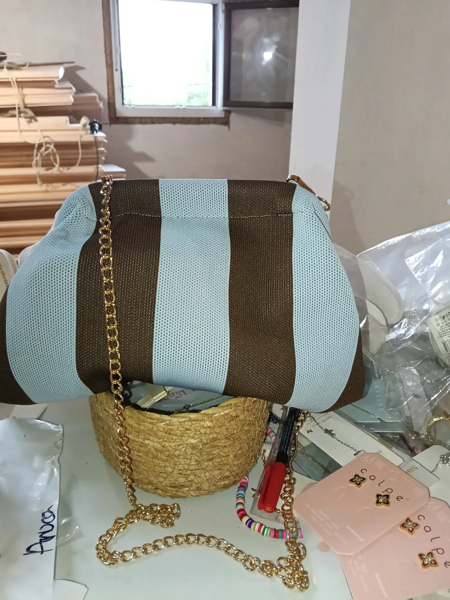 Bolso Clutch de Rayas en Azul y marrón