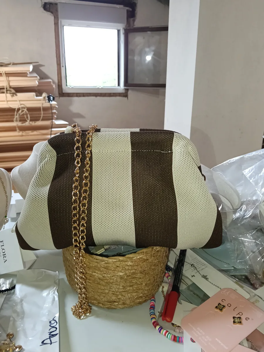Bolso Clutch de Rayas en Crudo y marrón