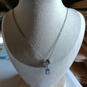 Collar Dúo de cristales rosa y azul en acero inoxidable hipoalergénico