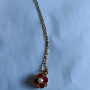Collar Flor Roja con perla en acero inoxidable hipoalergénico