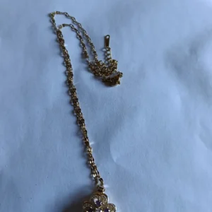 Collar Flor Lila de circonitas en acero inoxidable hipoalergénico