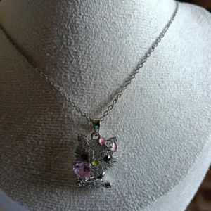 Collar Gatita Brillante con corazón en acero inoxidable hipoalergénico
