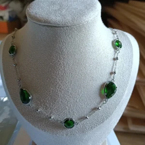 Collar Cristales Verdes en acero inoxidable hipoalergénico