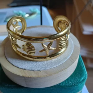 Brazalete Conchas Caladas